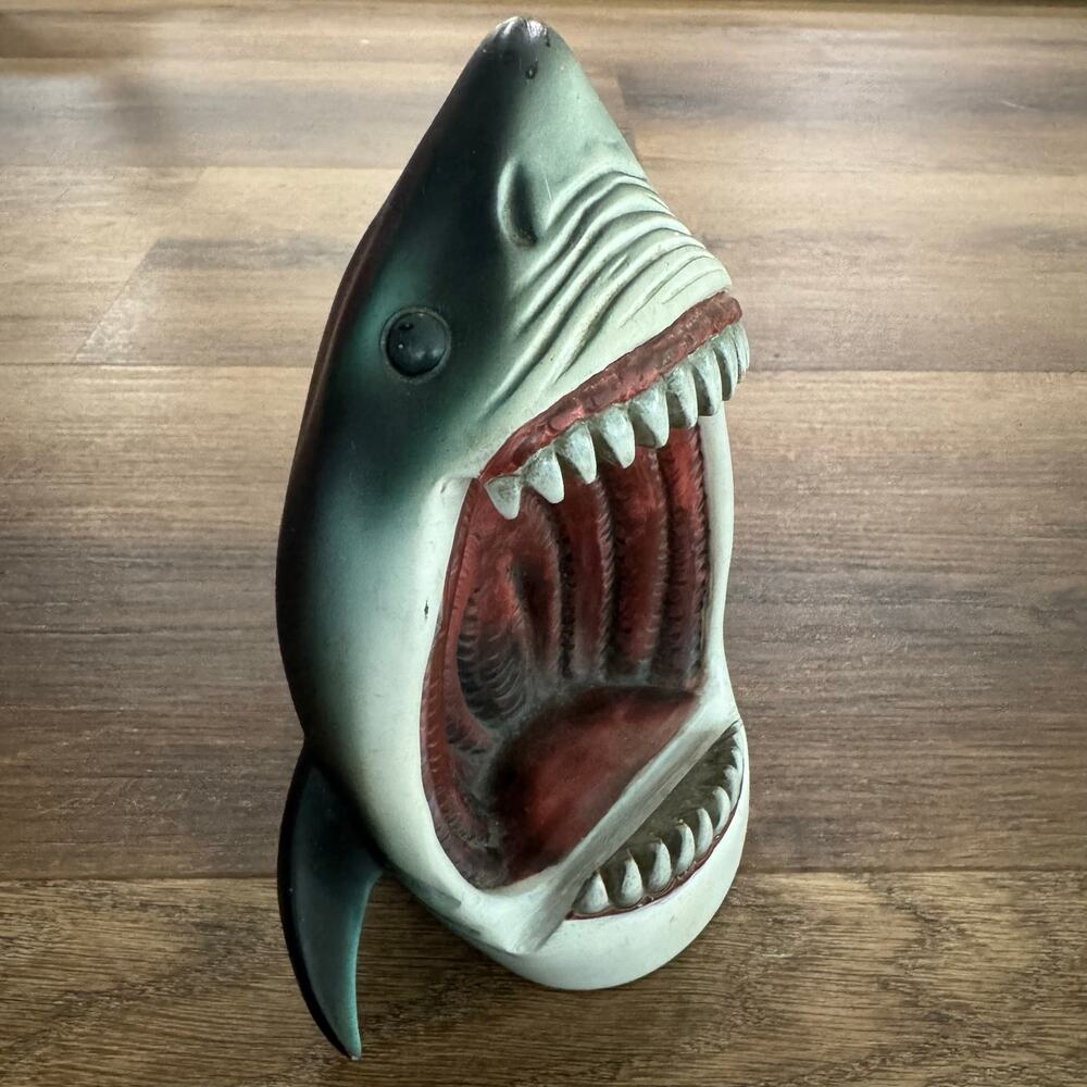 Vintage 1999 Universal Studios Resin Jaws Shark Photo Holder